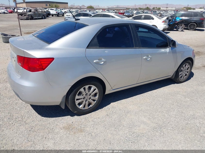 2011 Kia Forte VIN KNAFU4A21B5403509 IAAI salvage auction — NORMAL WEAR, Clear (California), sold $425 on 2026-07-23 (photo 4)