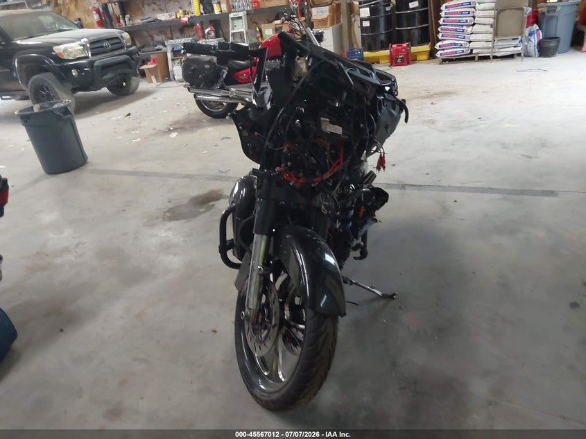 2017 Harley-davidson Street glide VIN 1HD1PXF12HB960850 IAAI salvage auction — FRONT & REAR, Wait Title, sold $2,475 on 2026-10-14 (photo 5)