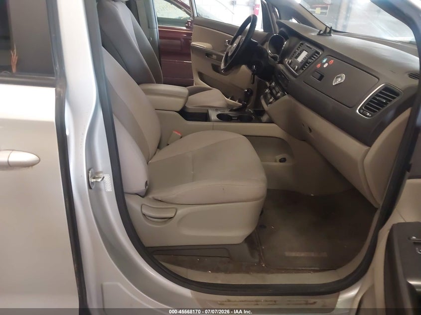 2017 Kia SEDONA VIN KNDMB5C15H6218599 IAAI salvage auction — NORMAL WEAR, Clear (Minnesota), sold $775 on 2026-07-29 (photo 5)
