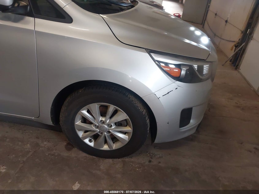 2017 Kia SEDONA VIN KNDMB5C15H6218599 IAAI salvage auction — NORMAL WEAR, Clear (Minnesota), sold $775 on 2026-07-29 (photo 6)