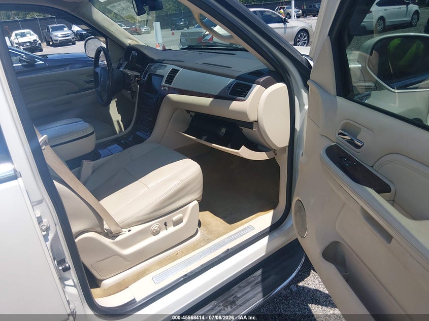 2008 Cadillac Escalade VIN 1GYFK63868R105961 IAAI salvage auction — REAR END, Clear (South Carolina), sold $1,350 on 2026-08-01 (photo 5)