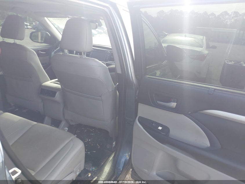 2019 Toyota Highlander VIN 5TDKZRFH8KS331974 IAAI salvage auction — FRONT END, Rebuildable (Florida), sold $7,100 on 2026-07-28 (photo 8)