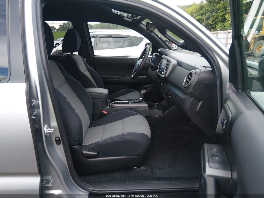 2022 Toyota Tacoma VIN 3TMCZ5AN5NM465260 IAAI salvage auction — REAR END, Salvage Title, sold $20,700 on 2026-07-31 (photo 5)