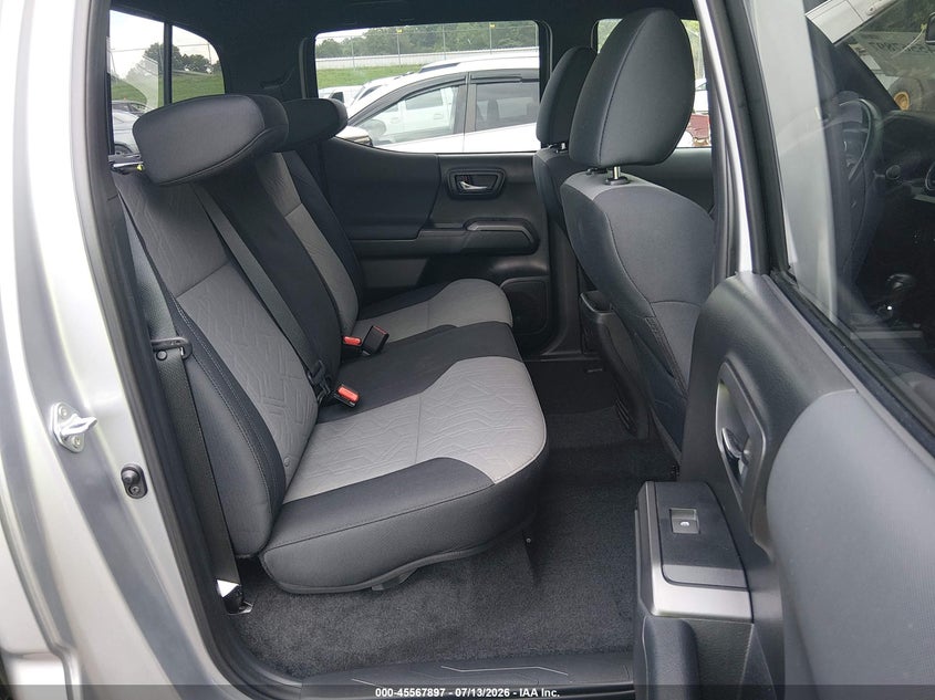 2022 Toyota Tacoma VIN 3TMCZ5AN5NM465260 IAAI salvage auction — REAR END, Salvage Title, sold $20,700 on 2026-07-31 (photo 8)