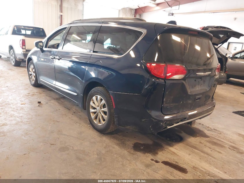 2017 Chrysler Pacifica VIN 2C4RC1BG7HR823573 IAAI salvage auction — REAR END, Wait Title, sold $2,750 on 2026-09-22 (photo 3)