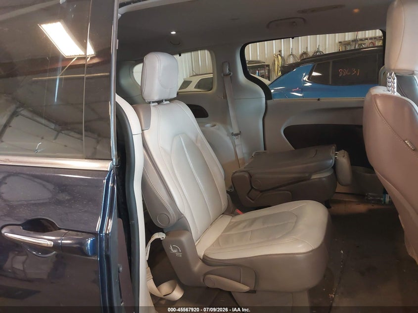 2017 Chrysler Pacifica VIN 2C4RC1BG7HR823573 IAAI salvage auction — REAR END, Wait Title, sold $2,750 on 2026-09-22 (photo 8)