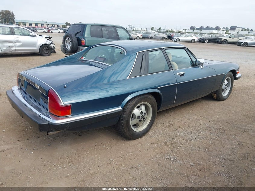 1986 Jaguar Xj series VIN SAJNV5842GC126964 IAAI salvage auction — NORMAL WEAR, Clear - Dealer Only (California), sold $4,550 on 2026-07-20 (photo 4)
