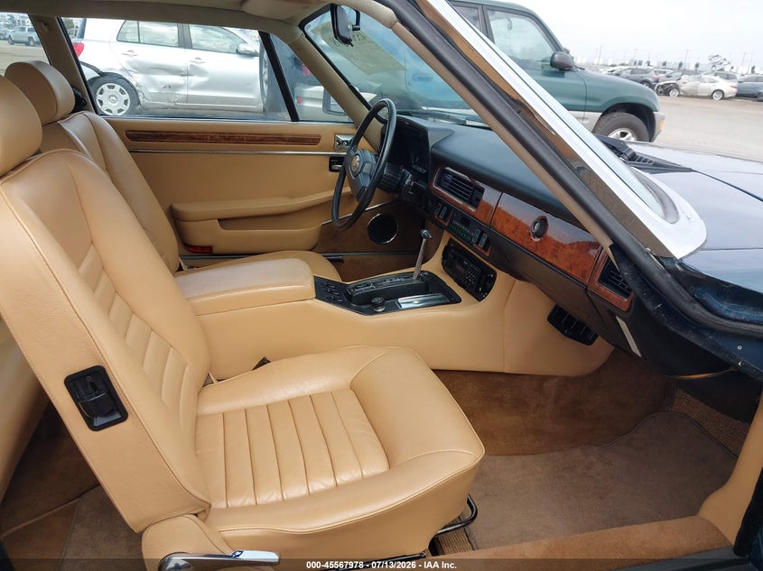 1986 Jaguar Xj series VIN SAJNV5842GC126964 IAAI salvage auction — NORMAL WEAR, Clear - Dealer Only (California), sold $4,550 on 2026-07-20 (photo 5)