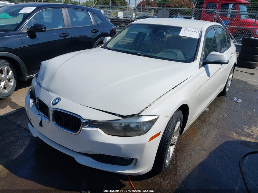 2013 BMW 3er VIN WBA3C1G51DNR49395 IAAI salvage auction — RIGHT FRONT, Salvage Title, sold $900 on 2026-08-03 (photo 2)