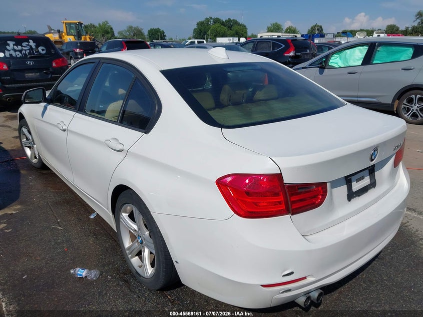 2013 BMW 3er VIN WBA3C1G51DNR49395 IAAI salvage auction — RIGHT FRONT, Salvage Title, sold $900 on 2026-08-03 (photo 3)