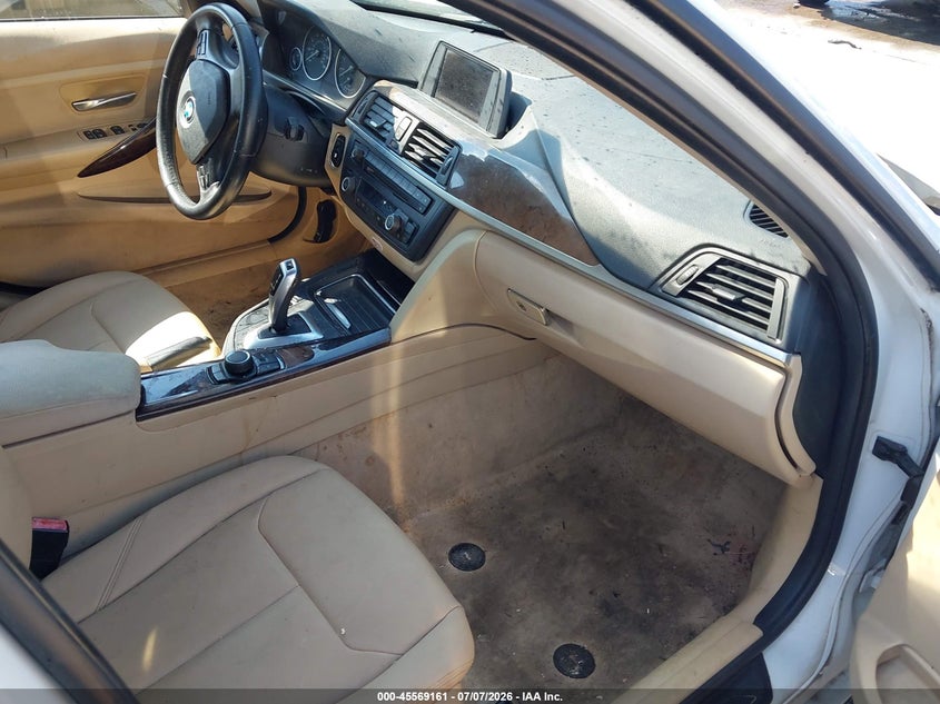 2013 BMW 3er VIN WBA3C1G51DNR49395 IAAI salvage auction — RIGHT FRONT, Salvage Title, sold $900 on 2026-08-03 (photo 5)