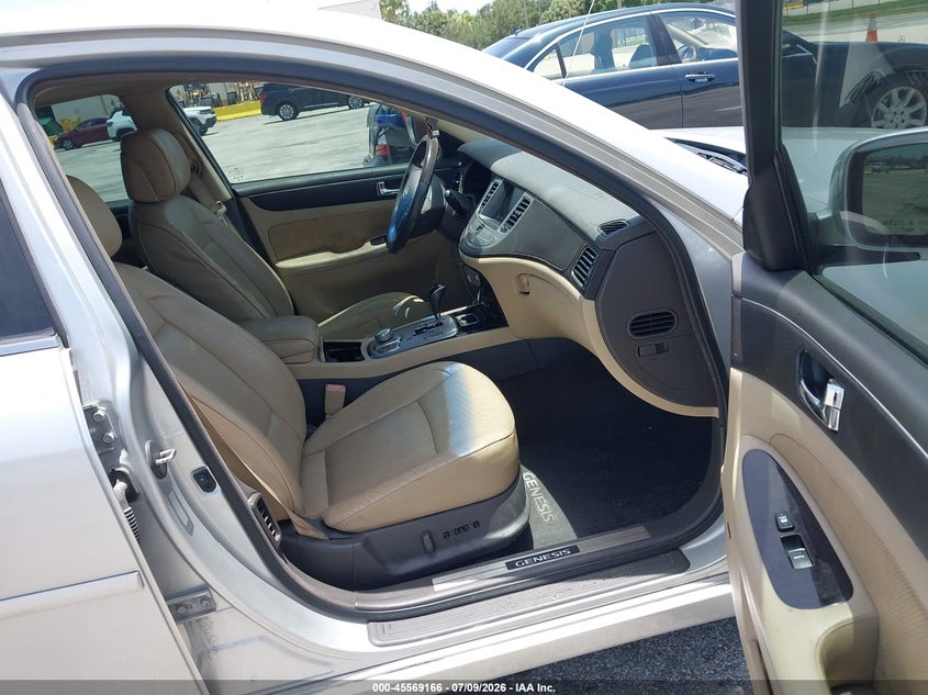 2009 Hyundai Genesis VIN KMHGC46F39U055200 IAAI salvage auction — NORMAL WEAR, Clear (Florida), sold $950 on 2026-07-16 (photo 5)