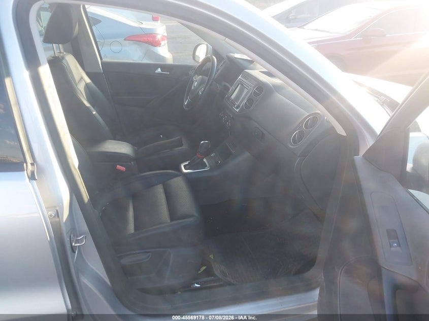 2017 Volkswagen Tiguan VIN WVGBV7AX8HK025478 IAAI salvage auction — NORMAL WEAR, Clear (Utah), sold $1,100 on 2026-07-11 (photo 5)