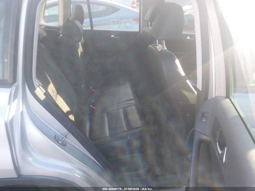 2017 Volkswagen Tiguan VIN WVGBV7AX8HK025478 IAAI salvage auction — NORMAL WEAR, Clear (Utah), sold $1,100 on 2026-07-11 (photo 8)