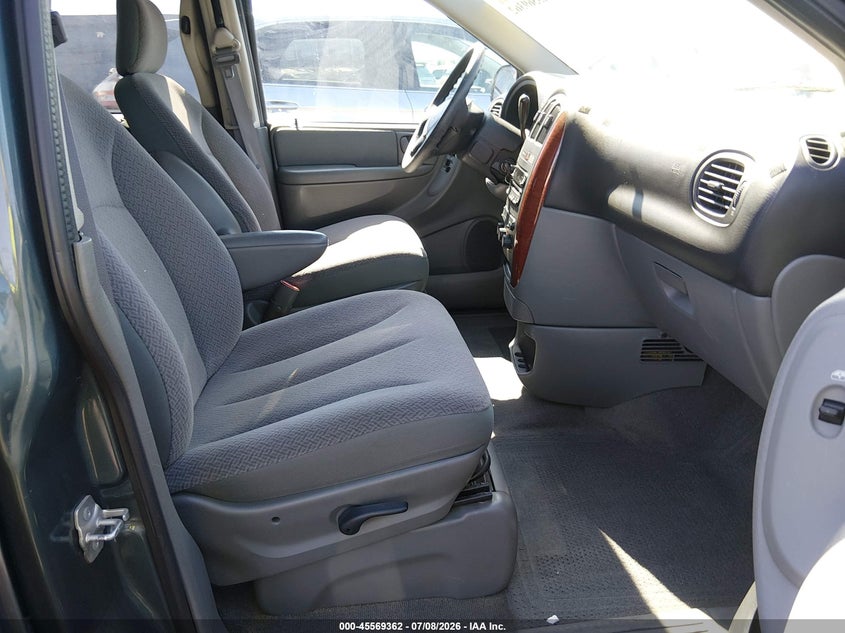 2007 Chrysler Town & country VIN 1A4GJ45R178152310 IAAI salvage auction — NORMAL WEAR, Clear (California), sold $850 on 2026-08-01 (photo 5)