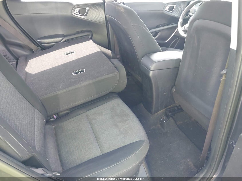 2021 Kia Soul VIN KNDJ23AU8M7746680 IAAI salvage auction — BIOHAZARD/CHEMICAL, Salvage Title, sold $1,500 on 2026-08-01 (photo 8)