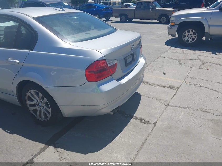 2006 BMW 3 series VIN WBAVB13556KX37086 IAAI salvage auction — NORMAL WEAR, Clear - Dealer Only (California), sold $325 on 2026-07-20 (photo 6)