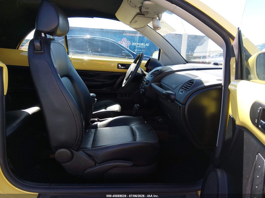 2008 Volkswagen Beetle VIN 3VWPG31Y68M416754 IAAI salvage auction — NORMAL WEAR, Clear (Nevada), sold $200 on 2026-07-19 (photo 5)