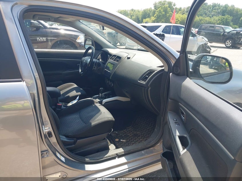 2012 Mitsubishi Outlander VIN JA4AR4AU8CZ005007 IAAI salvage auction — NORMAL WEAR, Salvage Title, sold $550 on 2026-07-20 (photo 5)