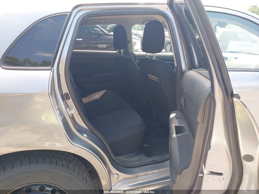 2012 Mitsubishi Outlander VIN JA4AR4AU8CZ005007 IAAI salvage auction — NORMAL WEAR, Salvage Title, sold $550 on 2026-07-20 (photo 8)