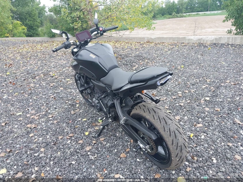 2024 Yamaha Mt VIN JYARM32E7RA011909 IAAI salvage auction — LEFT & RIGHT, Mv-907A (New York), sold $2,250 on 2026-07-21 (photo 3)