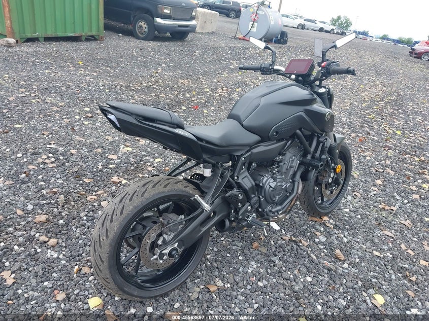 2024 Yamaha Mt VIN JYARM32E7RA011909 IAAI salvage auction — LEFT & RIGHT, Mv-907A (New York), sold $2,250 on 2026-07-21 (photo 4)