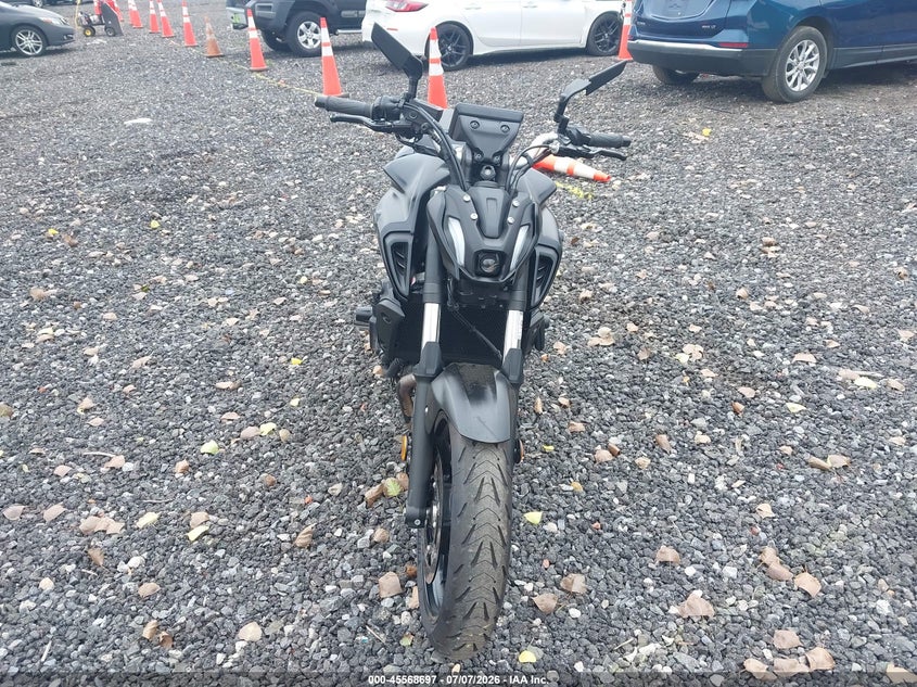 2024 Yamaha Mt VIN JYARM32E7RA011909 IAAI salvage auction — LEFT & RIGHT, Mv-907A (New York), sold $2,250 on 2026-07-21 (photo 5)