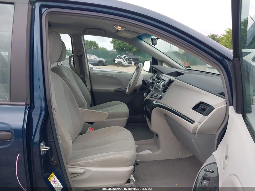 2011 Toyota Sienna VIN 5TDZK3DC1BS068055 IAAI salvage auction — FRONT & REAR, Salvage (Pennsylvania), sold $2,100 on 2026-07-31 (photo 5)