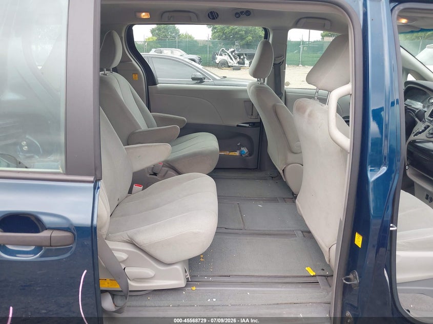 2011 Toyota Sienna VIN 5TDZK3DC1BS068055 IAAI salvage auction — FRONT & REAR, Salvage (Pennsylvania), sold $2,100 on 2026-07-31 (photo 8)
