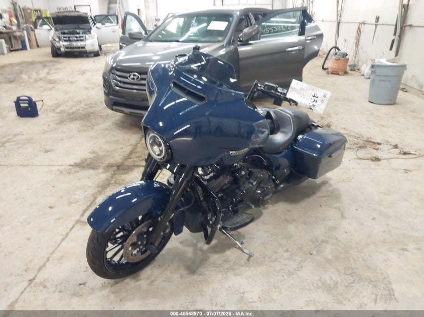 2019 Harley-davidson Street glide VIN 1HD1KRP10KB663964 IAAI salvage auction — RIGHT SIDE, Salvage Title, sold $8,500 on 2026-08-12 (photo 2)