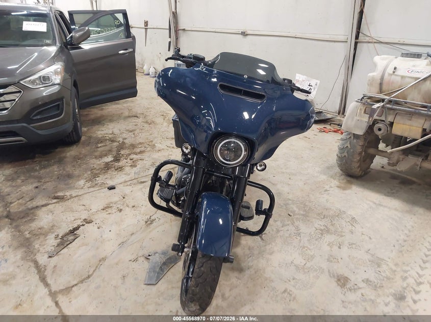 2019 Harley-davidson Street glide VIN 1HD1KRP10KB663964 IAAI salvage auction — RIGHT SIDE, Salvage Title, sold $8,500 on 2026-08-12 (photo 5)