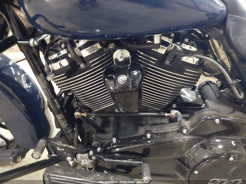 2019 Harley-davidson Street glide VIN 1HD1KRP10KB663964 IAAI salvage auction — RIGHT SIDE, Salvage Title, sold $8,500 on 2026-08-12 (photo 9)