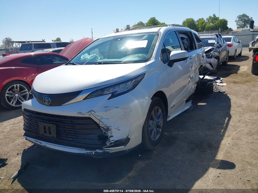 2021 Toyota Sienna VIN 5TDYRKEC9MS014232 IAAI salvage auction — ROLLOVER, Salvage (California), sold $25 on 2026-07-21 (photo 2)