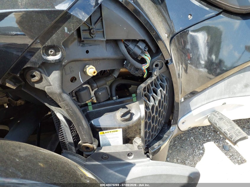 2011 Can-am Spyder roadster VIN 2BXJBLC1XBV000012 IAAI salvage auction — UNDERCARRIAGE, Salvage (Illinois), sold $3,000 on 2026-08-18 (photo 9)