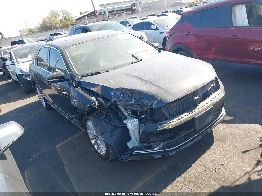 2016 Volkswagen Passat VIN 1VWBT7A30GC069603 IAAI salvage auction — RIGHT FRONT, Salvage Title, sold $975 on 2026-07-25 (photo 1)