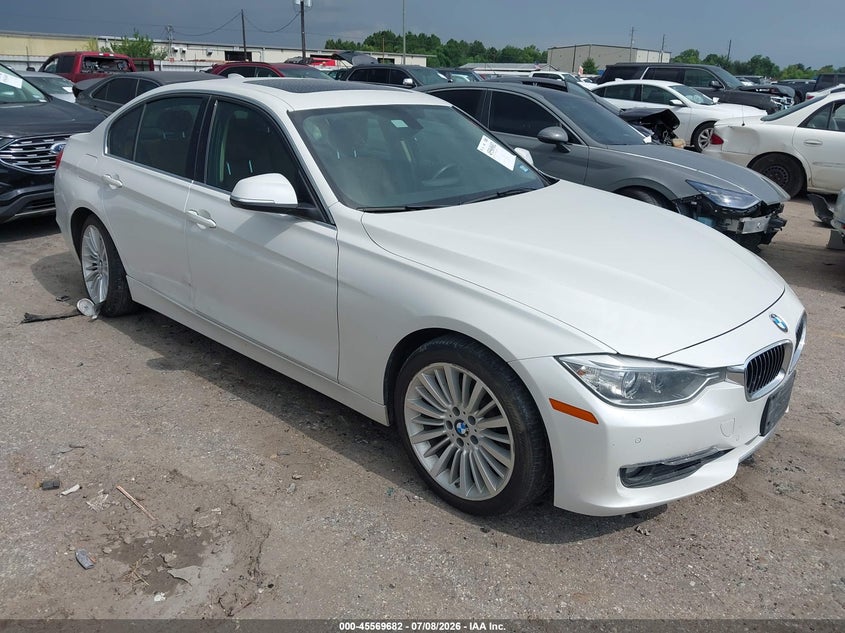 2015 BMW 3er VIN WBA3A5G53FNS87027 IAAI salvage auction — SIDE, Salvage Title, sold $2,500 on 2026-08-02 (photo 1)