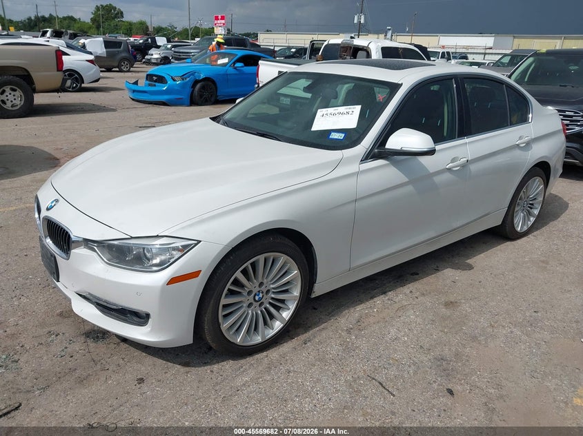 2015 BMW 3er VIN WBA3A5G53FNS87027 IAAI salvage auction — SIDE, Salvage Title, sold $2,500 on 2026-08-02 (photo 2)