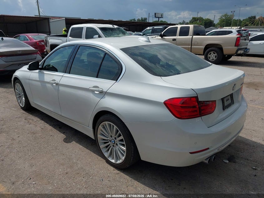 2015 BMW 3er VIN WBA3A5G53FNS87027 IAAI salvage auction — SIDE, Salvage Title, sold $2,500 on 2026-08-02 (photo 3)