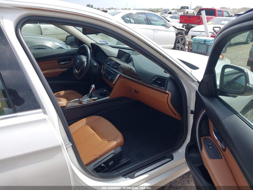 2015 BMW 3er VIN WBA3A5G53FNS87027 IAAI salvage auction — SIDE, Salvage Title, sold $2,500 on 2026-08-02 (photo 5)