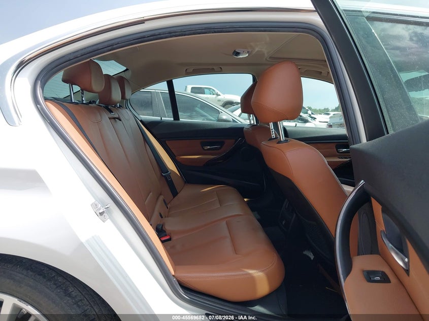 2015 BMW 3er VIN WBA3A5G53FNS87027 IAAI salvage auction — SIDE, Salvage Title, sold $2,500 on 2026-08-02 (photo 8)