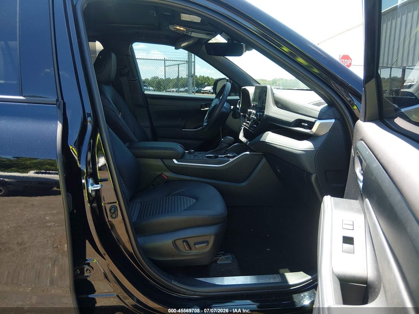 2025 Toyota Highlander VIN 5TDKDRBH1SS580931 IAAI salvage auction — FRONT END, Salvage Title, sold $15,600 on 2026-07-29 (photo 5)