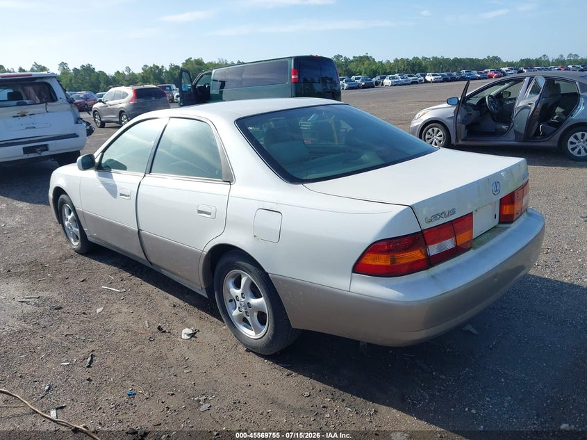 1998 Lexus Es 300 VIN JT8BF28G9W0138793 IAAI salvage auction — NORMAL WEAR, Clear (Florida), sold $1,350 on 2026-07-21 (photo 3)