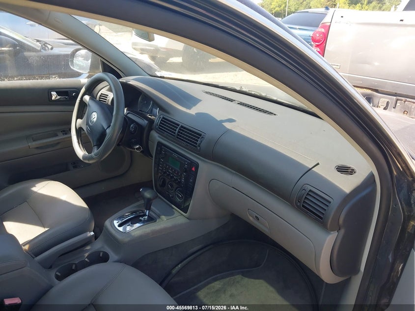 2005 Volkswagen Passat VIN WVWAD63B25E045296 IAAI salvage auction — NORMAL WEAR, Clear, sold $250 on 2026-07-20 (photo 5)