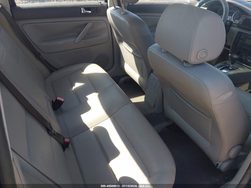 2005 Volkswagen Passat VIN WVWAD63B25E045296 IAAI salvage auction — NORMAL WEAR, Clear, sold $250 on 2026-07-20 (photo 8)