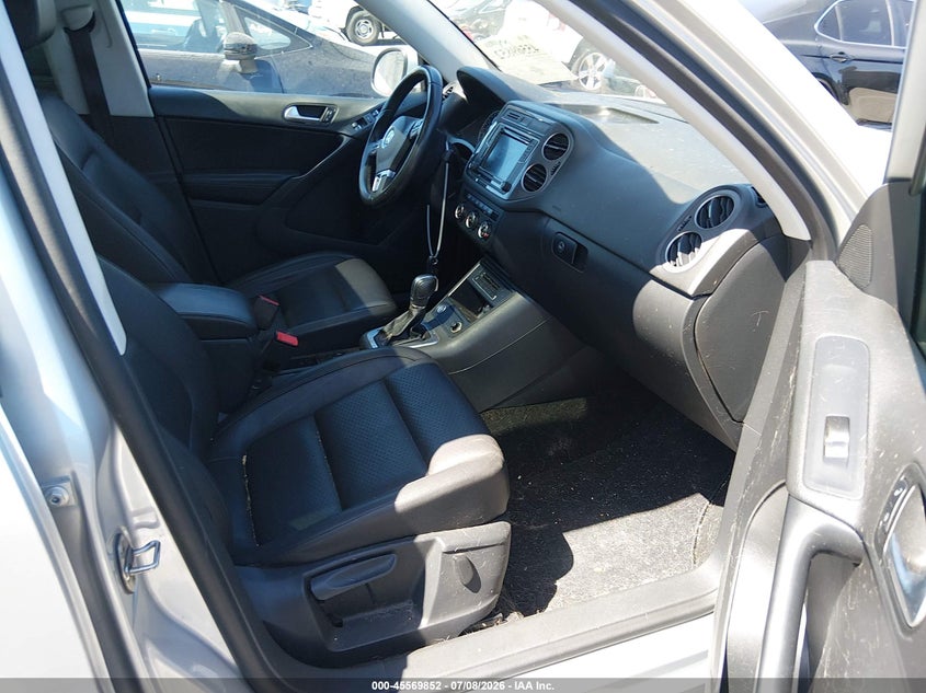 2017 Volkswagen Tiguan VIN WVGRV7AX8HK002877 IAAI salvage auction — FRONT END, Salvage Title, sold $1,700 on 2026-08-01 (photo 5)