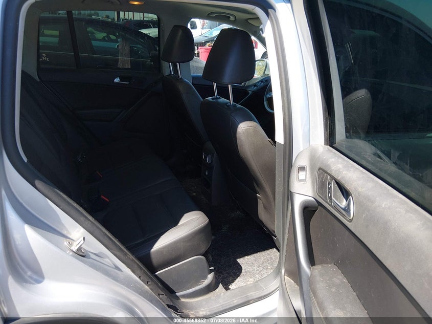 2017 Volkswagen Tiguan VIN WVGRV7AX8HK002877 IAAI salvage auction — FRONT END, Salvage Title, sold $1,700 on 2026-08-01 (photo 8)