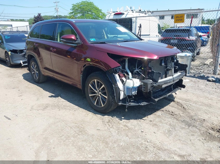 2018 Toyota Highlander VIN 5TDJZRFH3JS809065 — IAAI salvage auction photo
