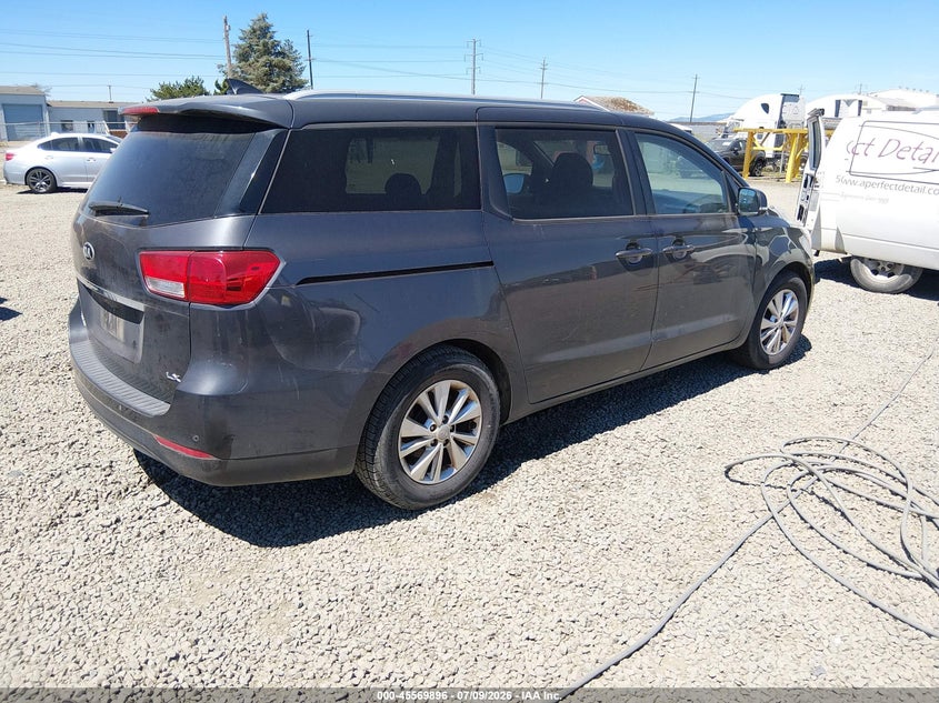 2017 Kia SEDONA VIN KNDMB5C11H6339436 IAAI salvage auction — NORMAL WEAR, Enterprise Vehicles Clear Only (Oregon), sold $700 on 2026-07-22 (photo 4)