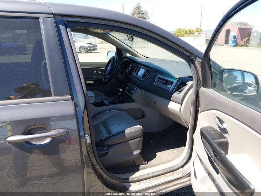 2017 Kia SEDONA VIN KNDMB5C11H6339436 IAAI salvage auction — NORMAL WEAR, Enterprise Vehicles Clear Only (Oregon), sold $700 on 2026-07-22 (photo 5)