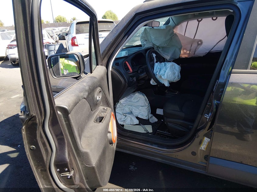 2018 Jeep Renegade VIN ZACCJBAB1JPH82231 IAAI salvage auction — RIGHT FRONT, Salvage Title, sold $225 on 2026-07-24 (photo 5)